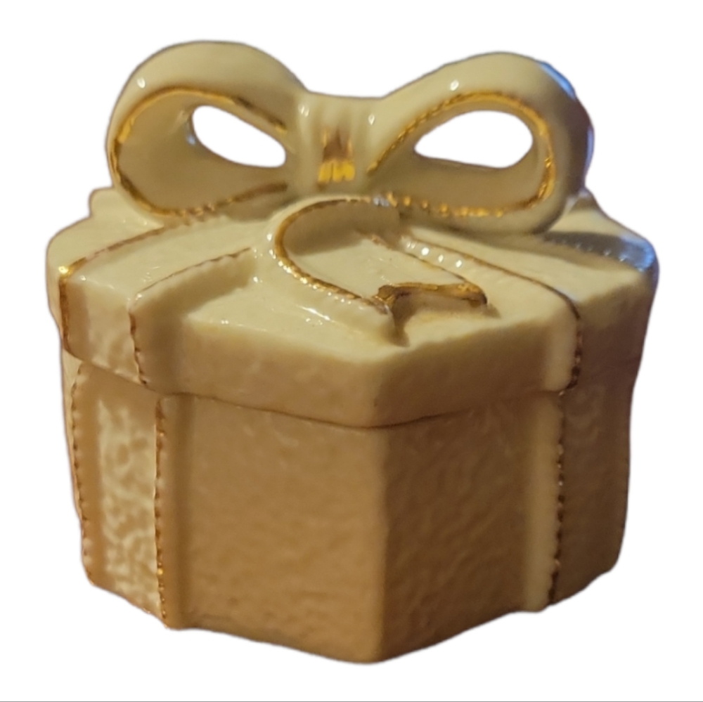 Vtg Heart Bow Trinket Box Gold Accents